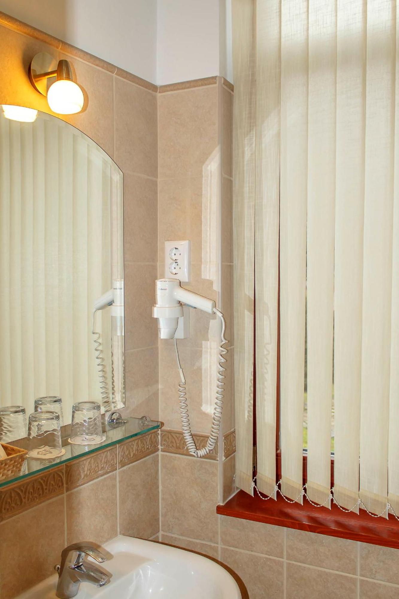 Pannon Hotel Bejelentkezes 20 Oraig, Check-In Until 20 O'Clock, Einchecken Bis 20 Uhr Mohács Εξωτερικό φωτογραφία