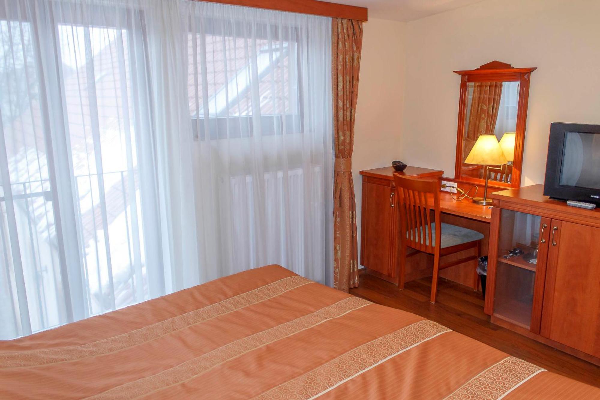 Pannon Hotel Bejelentkezes 20 Oraig, Check-In Until 20 O'Clock, Einchecken Bis 20 Uhr Mohács Εξωτερικό φωτογραφία